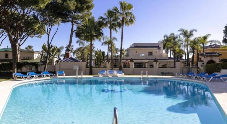 2 bdr apartment next to the beach in Puerto Banus — photo 3