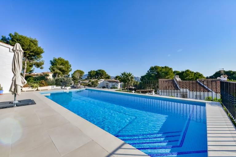 Villa with private pool, yard & barbeque — photo 5