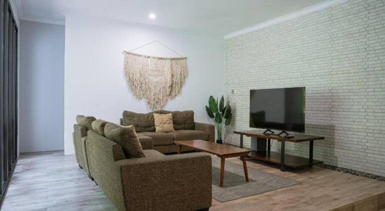 Beautiful house with yard, barbeque & patio | Suitable for remote work | Dogs allowed — photo 3