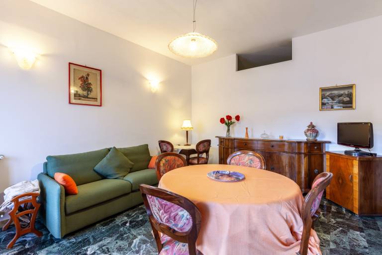 Apartment "Casa Chanel" close to the Beach with Balconies & Wi-Fi in Carrara