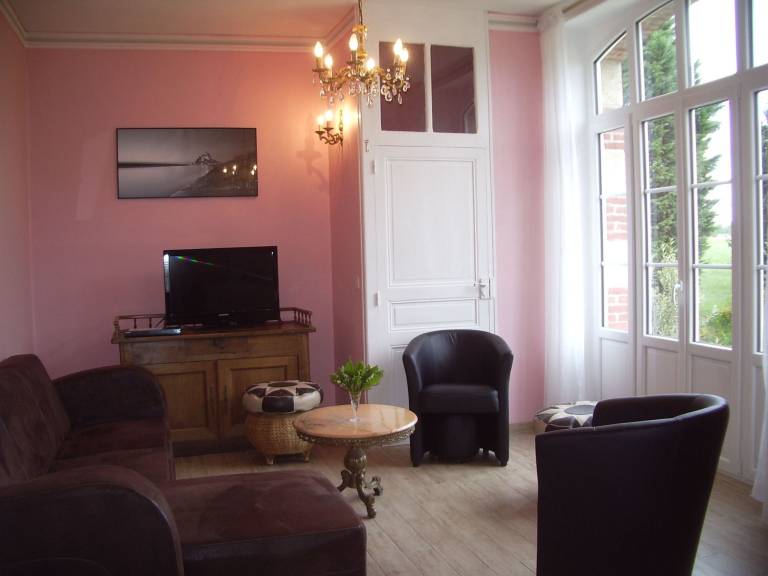 House with patio, garden & barbeque — photo 4