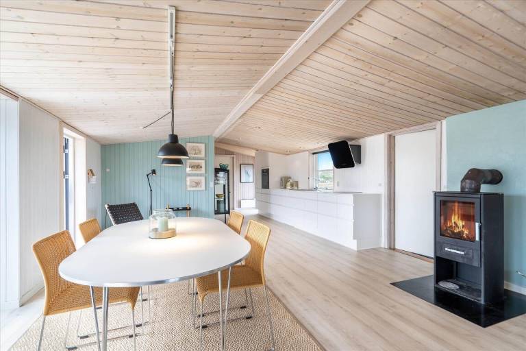 Vacation home with barbecue, sauna & hot tub — photo 5