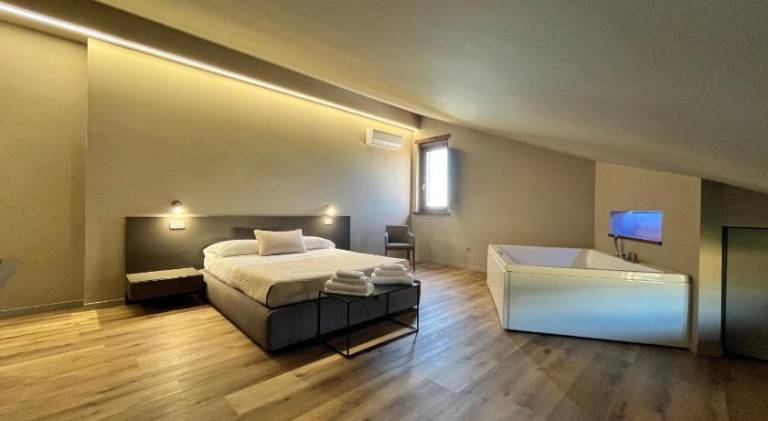 Serviced apartment with pool, garden & jacuzzi — photo 2
