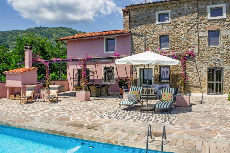 Villa with terrace, yard & private pool in Pistoia
