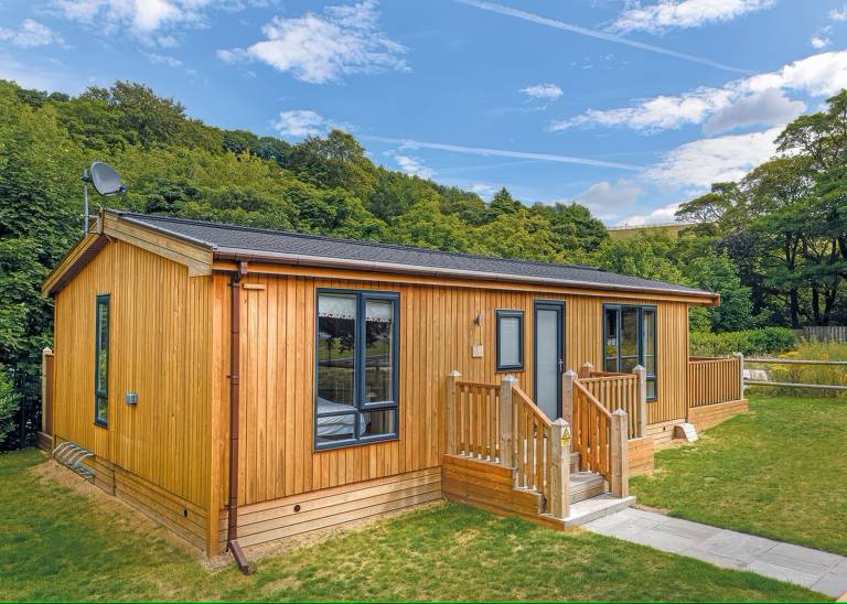 Dovestone Luxury Lodges sleeps 4 pet free