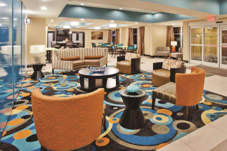 La Quinta Inn & Suites by Wyndham Oxford - Anniston — photo 2