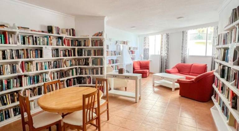 Holiday apartment with pool — photo 4