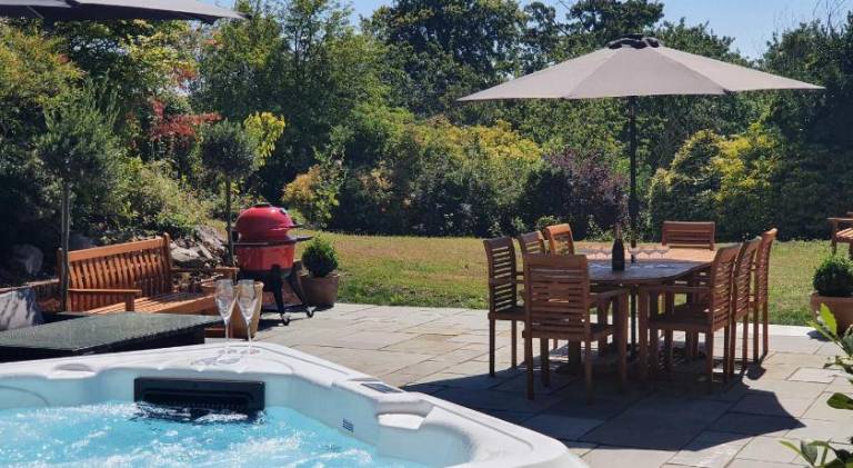 House with jacuzzi in Maidstone