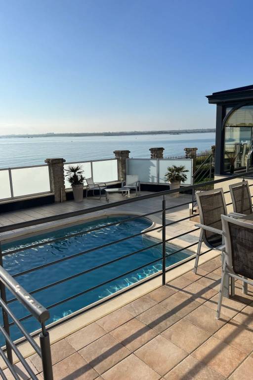 Vacation home with barbecue, garden & private pool | Pet-friendly — photo 4