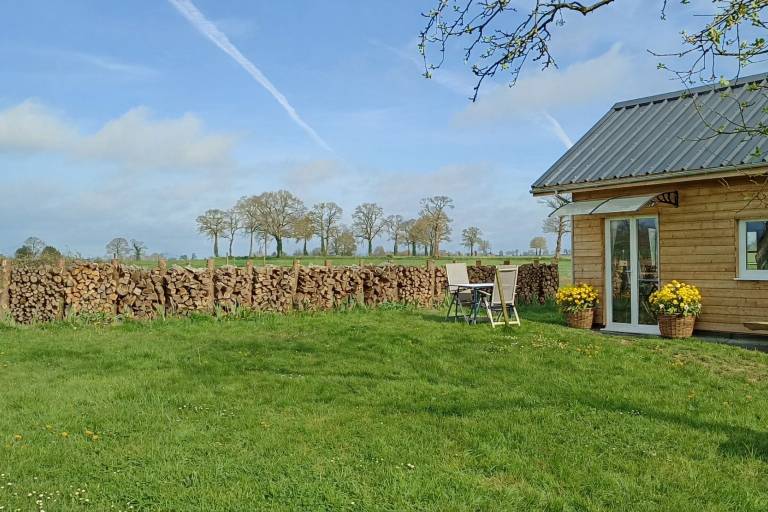 Chalet with yard, barbeque & fast internet | Garden view in Mayenne
