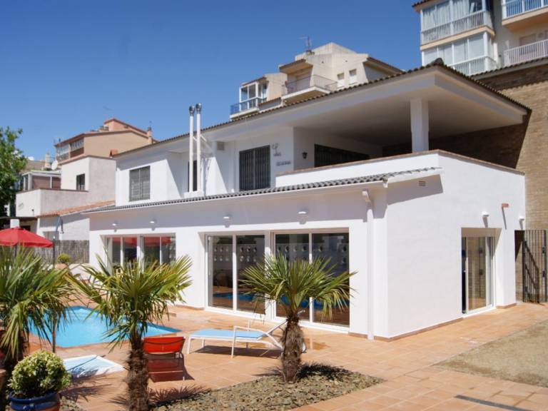 Ferienwohnung in Roses, Santa Margarita für max. 9 Personen Ferienwohnung in Roses, Santa Margarita für max. 9 Personen