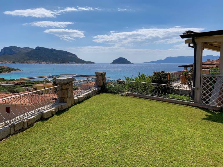 Holiday apartment with terrace, garden & pool | Sea view — photo 3