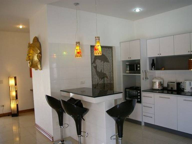 Spacious vacation home with terrace, private pool & yard | Pets allowed — photo 3