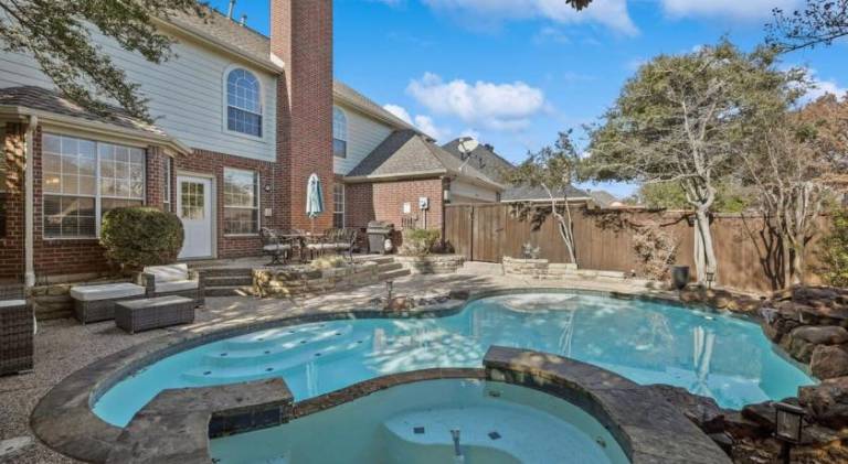 House with pool in Plano, TX
