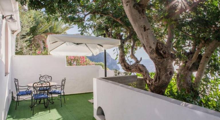 House with BBQ, yard & terrace | Good for workation in Salerno