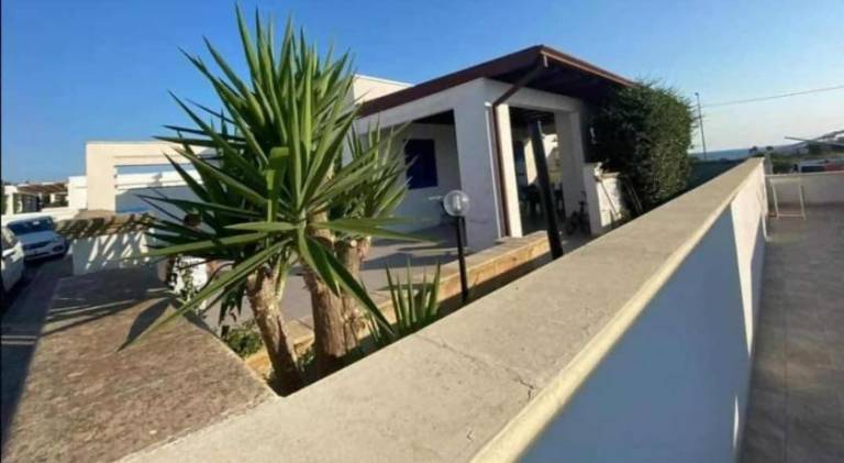 House with 2 rooms for 5 persons in Ugento