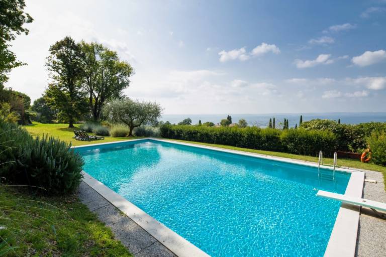 Family-friendly pleasant villa with private pool, yard & grill | Pets are welcome in Cavaion Veronese