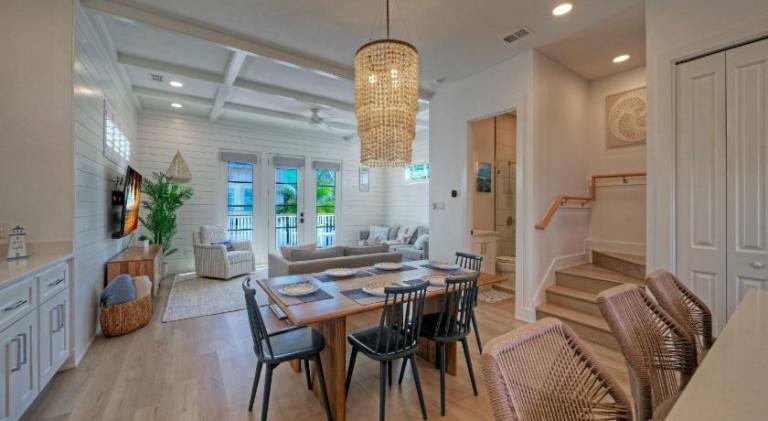 Vacation home with pool — photo 4