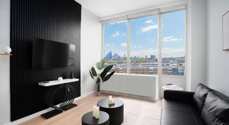 Rental apartment with pool | Perfect for remote work in Secaucus, NJ