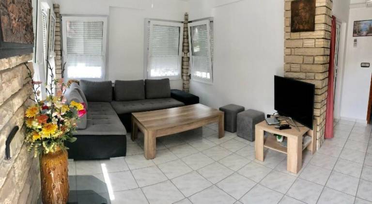 Charming serviced apartment with pool, yard & patio | Beach nearby | Pets are welcome — photo 2