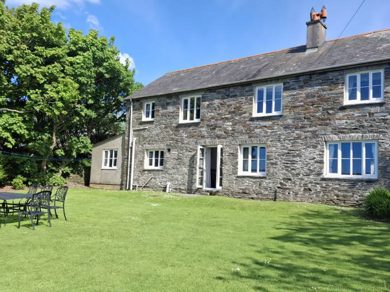 Cottage with garden | Beach view — photo 2