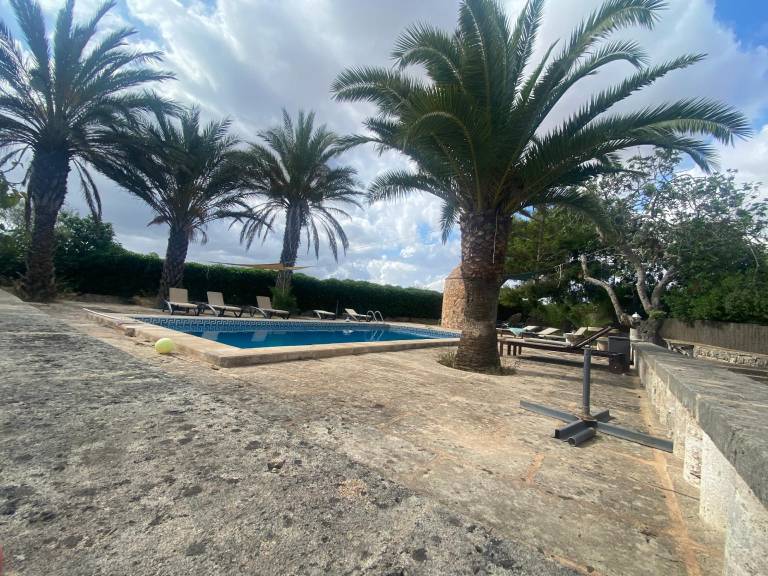 Villa with pool, barbeque & garden — photo 5