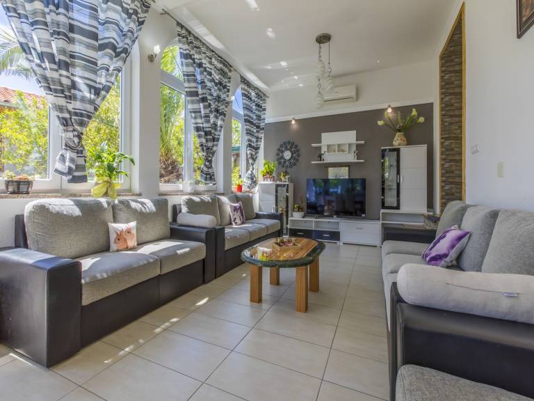 Fully equipped house with garden, grill & private pool | Sea view | Pet-friendly — photo 2