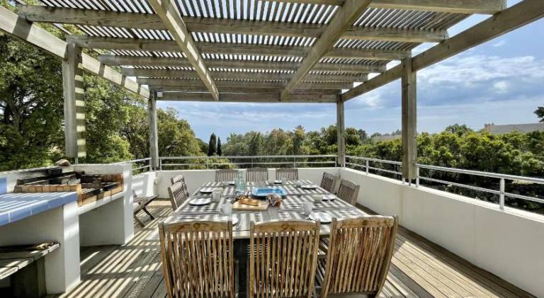 Villa with pool — photo 4