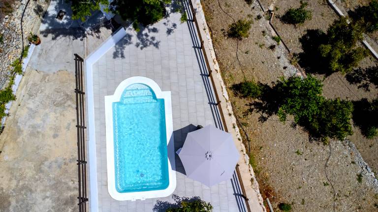 Cottage with private pool, garden & patio | Mountain view — photo 4