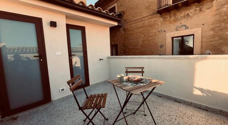 Holiday apartment with patio — photo 4