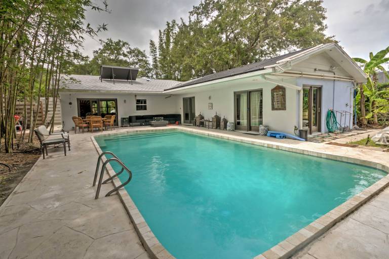 Sarasota House w Backyard Oasis 6 Mi to Beach