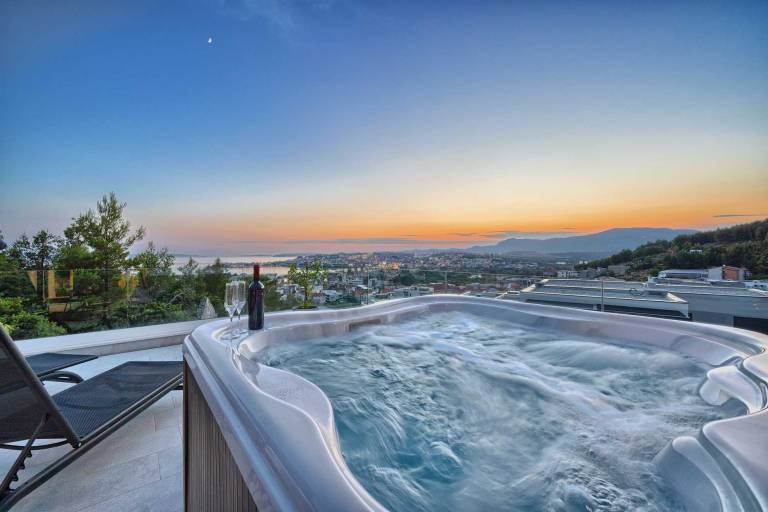 Villa Pure Leisure - luxury villa with sea views, a pool, jacuzzi, sauna and indoor elevator by MyWaycation — photo 5