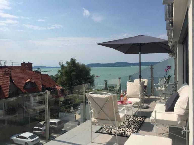 Ferienwohnung mit eigener Strand und Seeblick