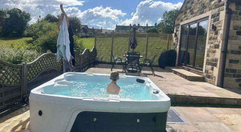 House with hot tub | Pet-friendly — photo 3