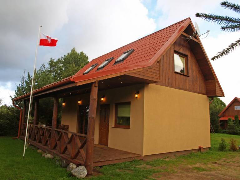 Gemütliches Ferienhaus in Kopalino mit Terrasse, Grill und Garten
