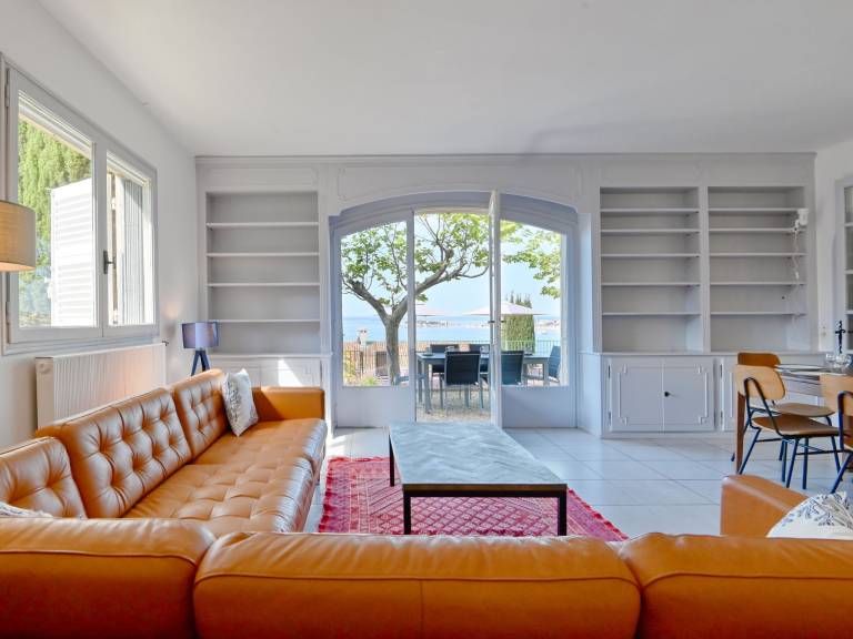 Vacation home with BBQ, terrace & private pool | Sea view — photo 3