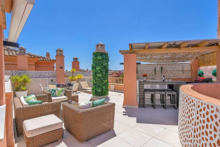 Fully equipped beautiful holiday apartment with pool, grill & terrace | Mountain view | Close to the beach | Pet-friendly — photo 2