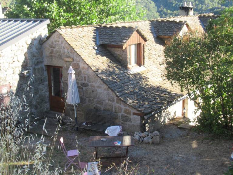 Gite with yard — photo 2