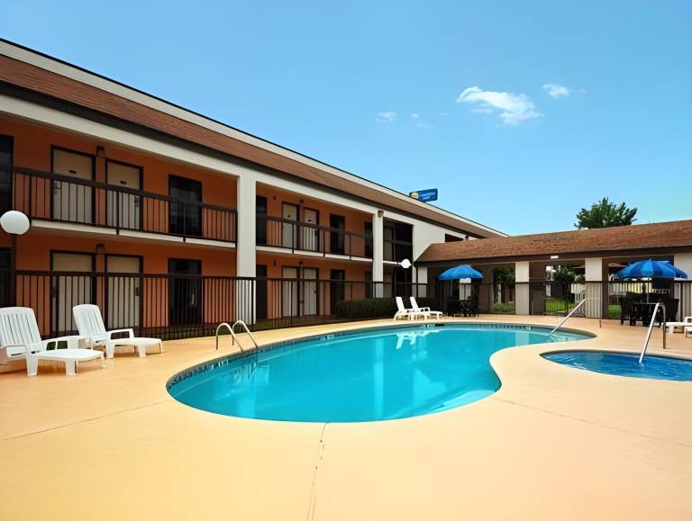 Suburban Studios Hotel Kingsland Near I-95 — photo 2