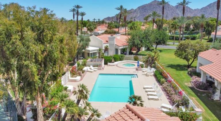 Fully equipped lovely villa with pool, garden & hot tub | Good for workation | Pets allowed — photo 3