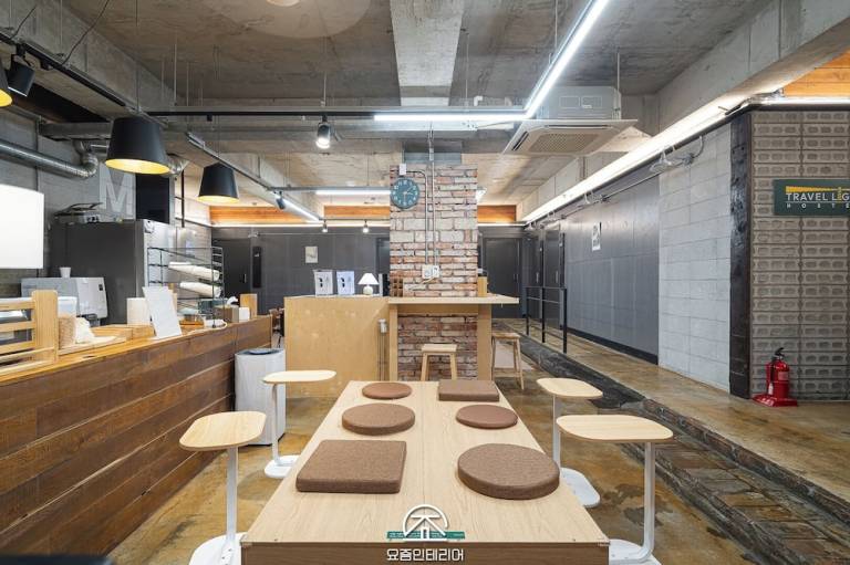 Travel Light Hostel