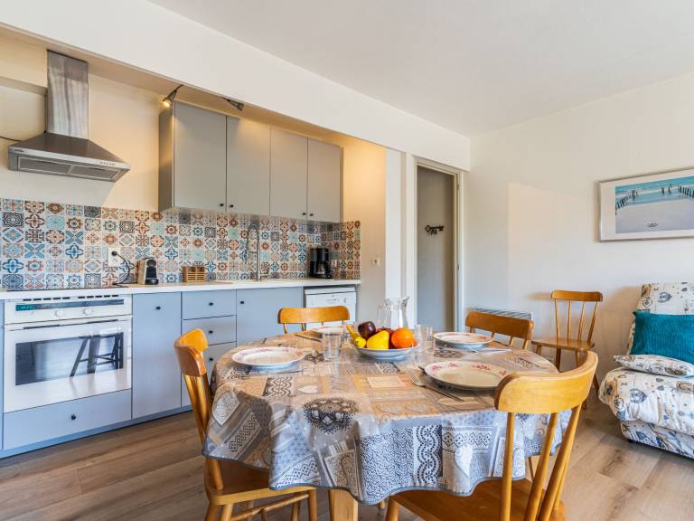 Fully equipped charming apartment with patio | Pets allowed — photo 3