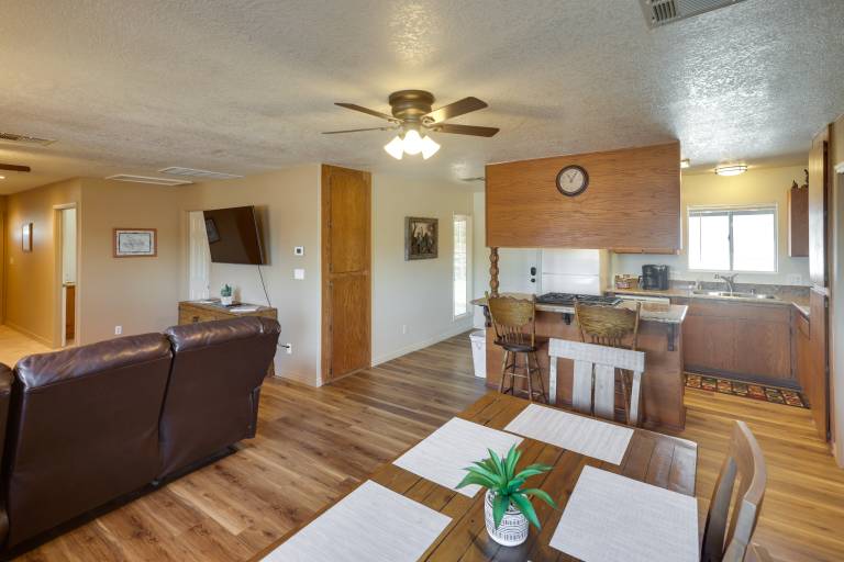 Dog-Friendly Bullhead City Home - Walk to Beach! — photo 3