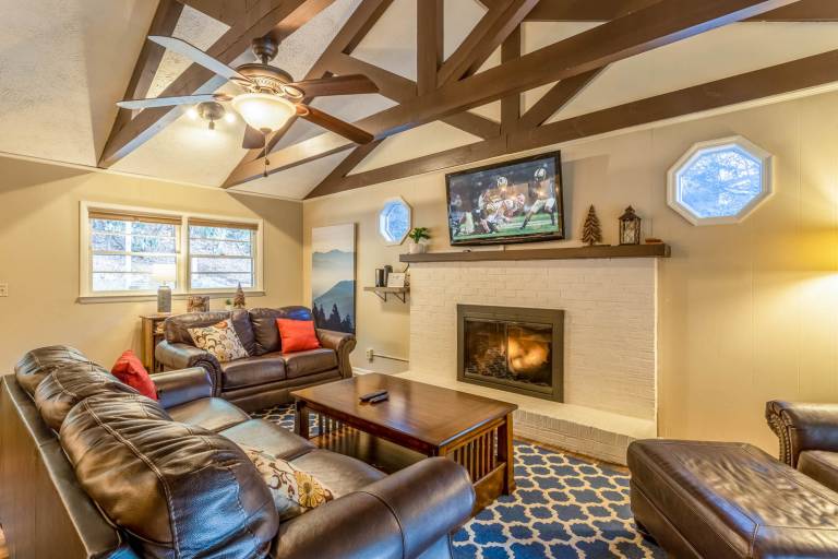 Cabin with hot tub & grill | Mountain view in Boone, NC