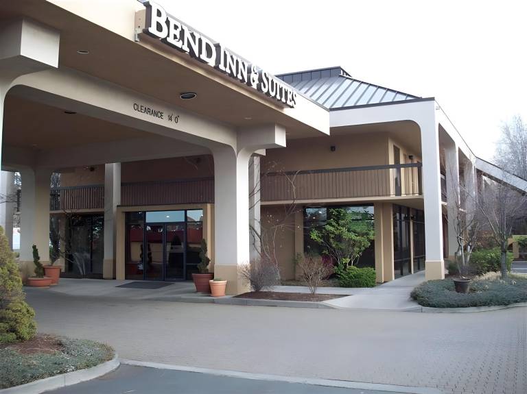 Red Lion Inn & Suites Deschutes Bend in Bend, OR