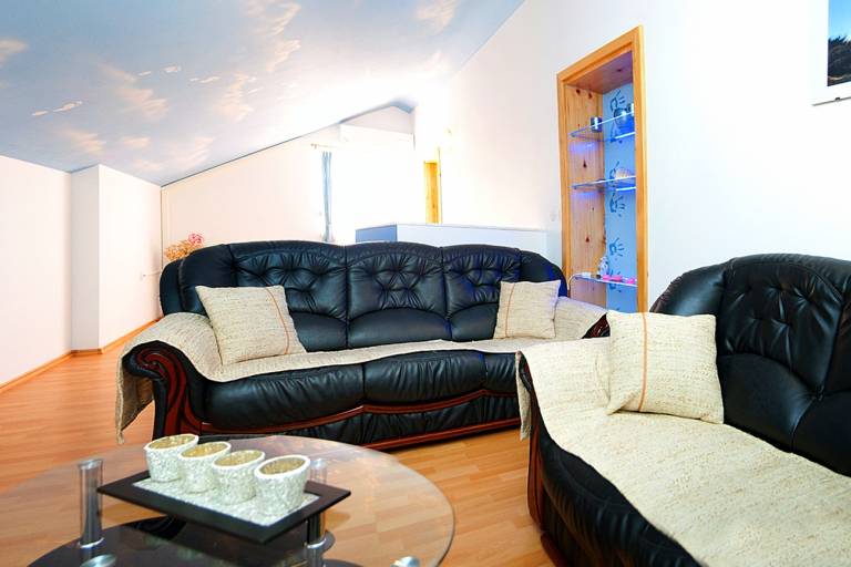 Rental apartment with terrace — photo 3