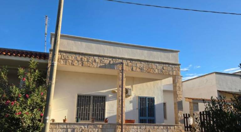 Vacation home with 2 rooms for 6 persons in Manduria