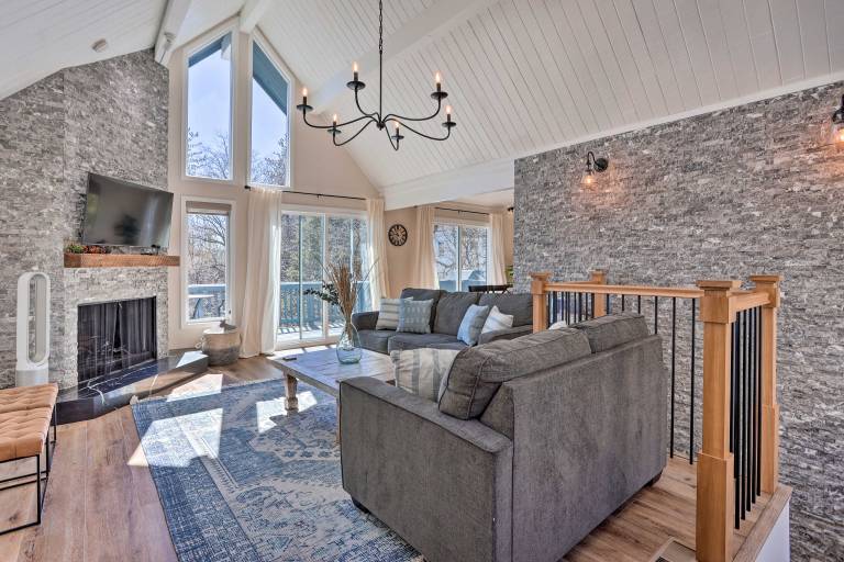 Stunning Lake Arrowhead Cabin w/ Lake Views! — photo 3