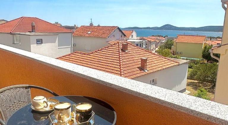 Rental apartment with yard & terrace — photo 4