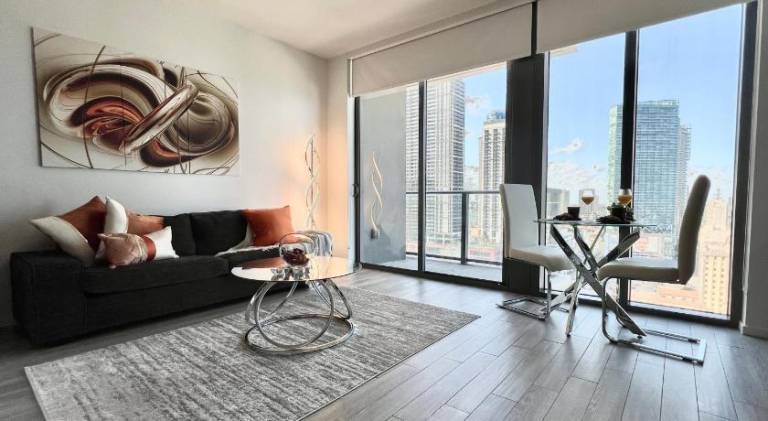 Wonderful rental apartment with pool & jacuzzi | Near Bayside Marketplace | Pets allowed — photo 2